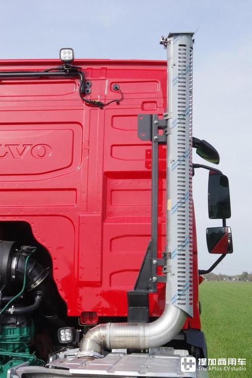 根据相关道路运输法规,五轴自卸车的gvw可以达到49吨,为高密度货物